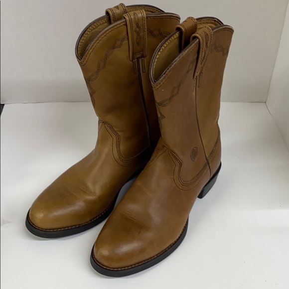 Ariat Shoes - Ariat 6.5B Leather Cowgirl Boots like new